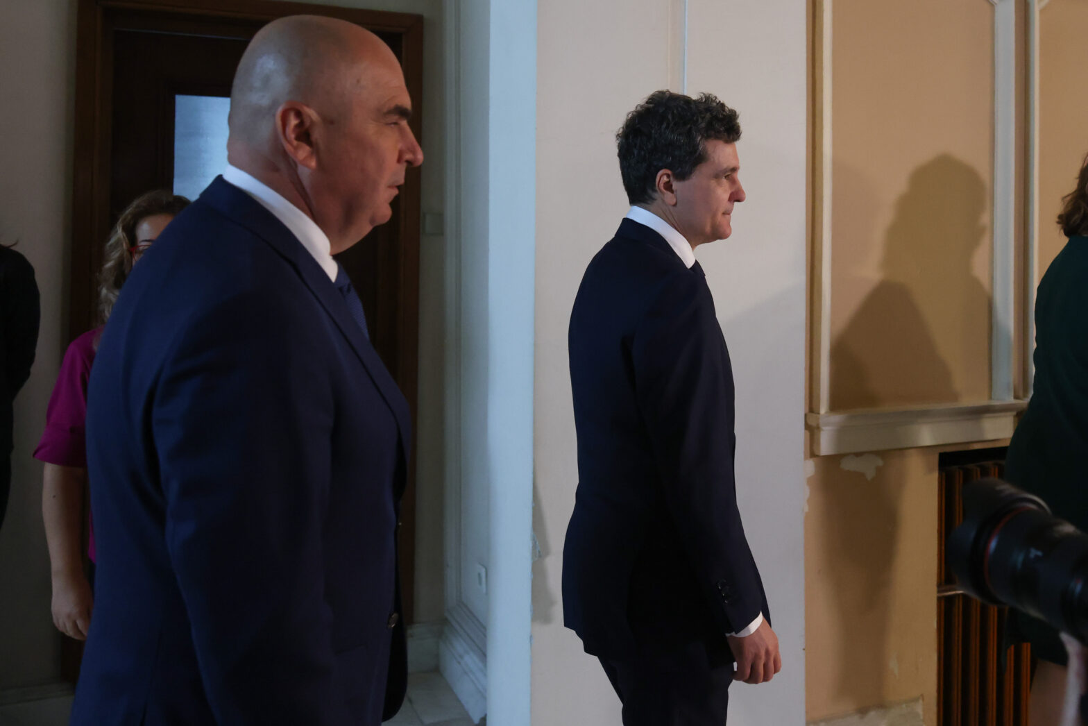 cota unica stanga dreapta economie
