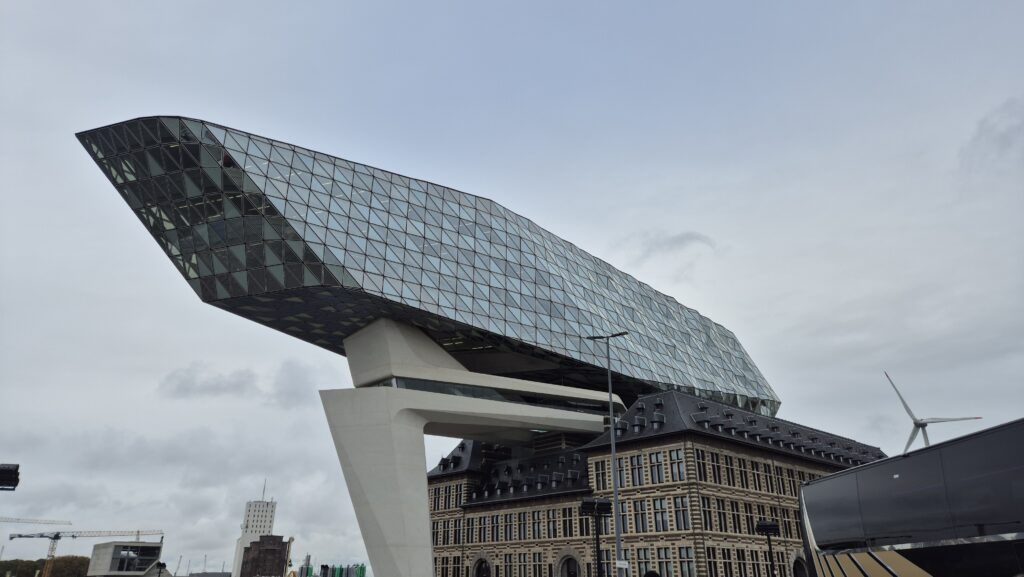 Căpitănia portului Anvers (Antwerpen). Foto: Panorama