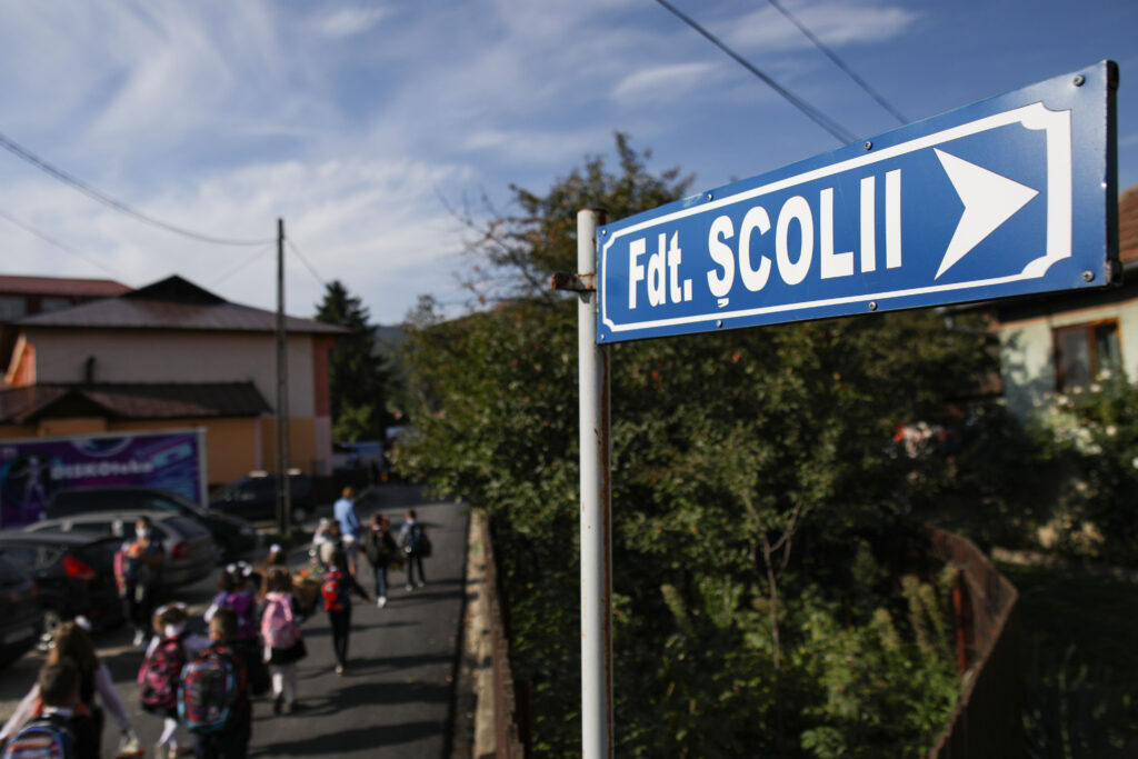 România, țara unde meseria se fură, nu se învață. Poate învățământul dual să șteargă rușinea de a ne da copiii „la profesională”?